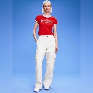 Old Navy Cream Cargo Pants 2 petite, NWT runs large